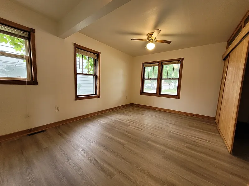 3 bed, 1.0 bath, $1,699 — Photo 4