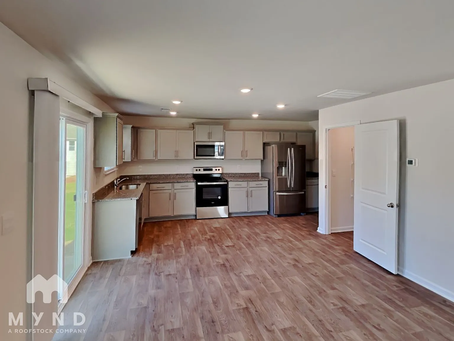 4 bed, 2.5 bath, 1613 sqft, $2,200 — Photo 1
