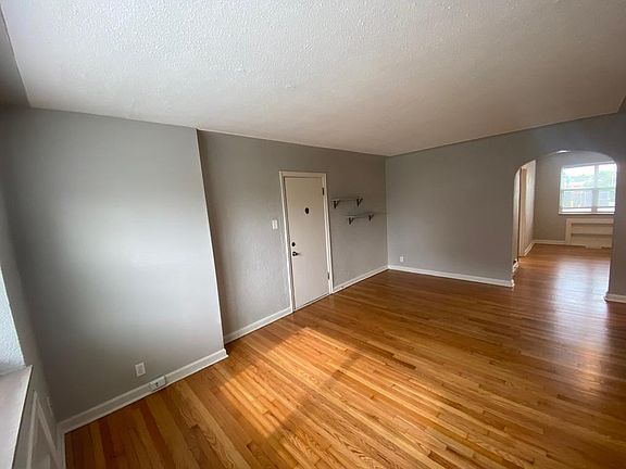 4th image of 5828 Lindenwood Ave #1N