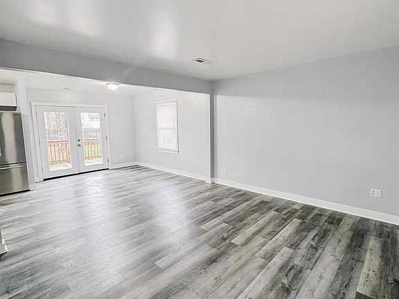 4th image of 6 Courtside Ln