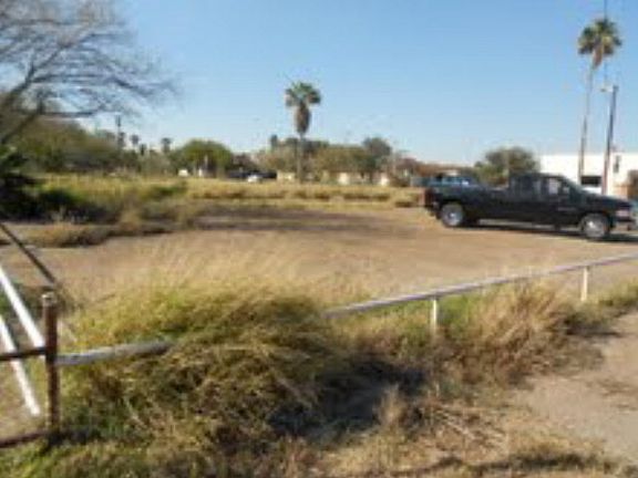 4th image of 5125 S Closner Blvd