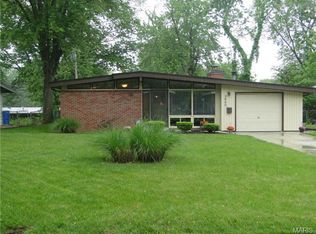2660 Holiday Hill Dr, Florissant, MO 63033