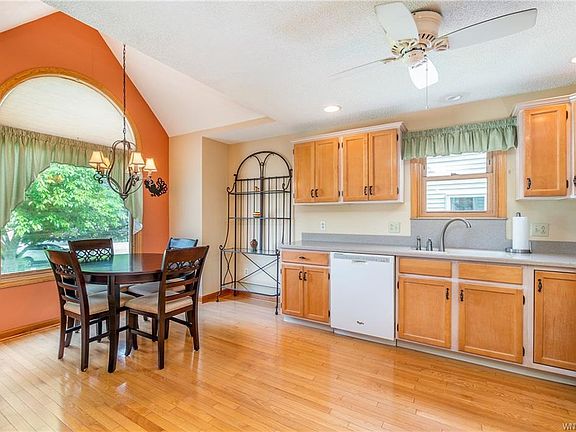 5th image of 4213 Victorian Dr