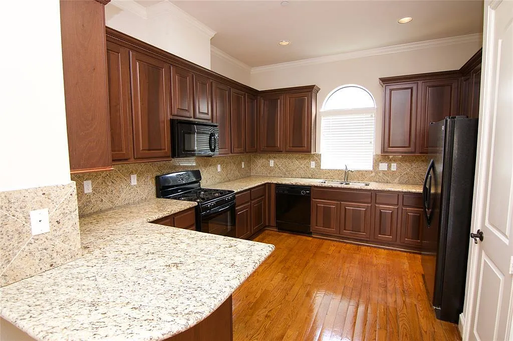 6353 Richmond Ave — Photo 1