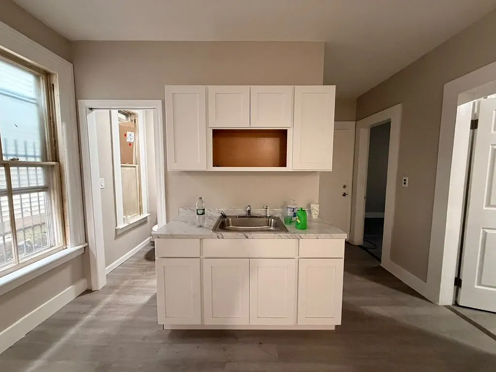 3 bed, $1,900 — Photo 1