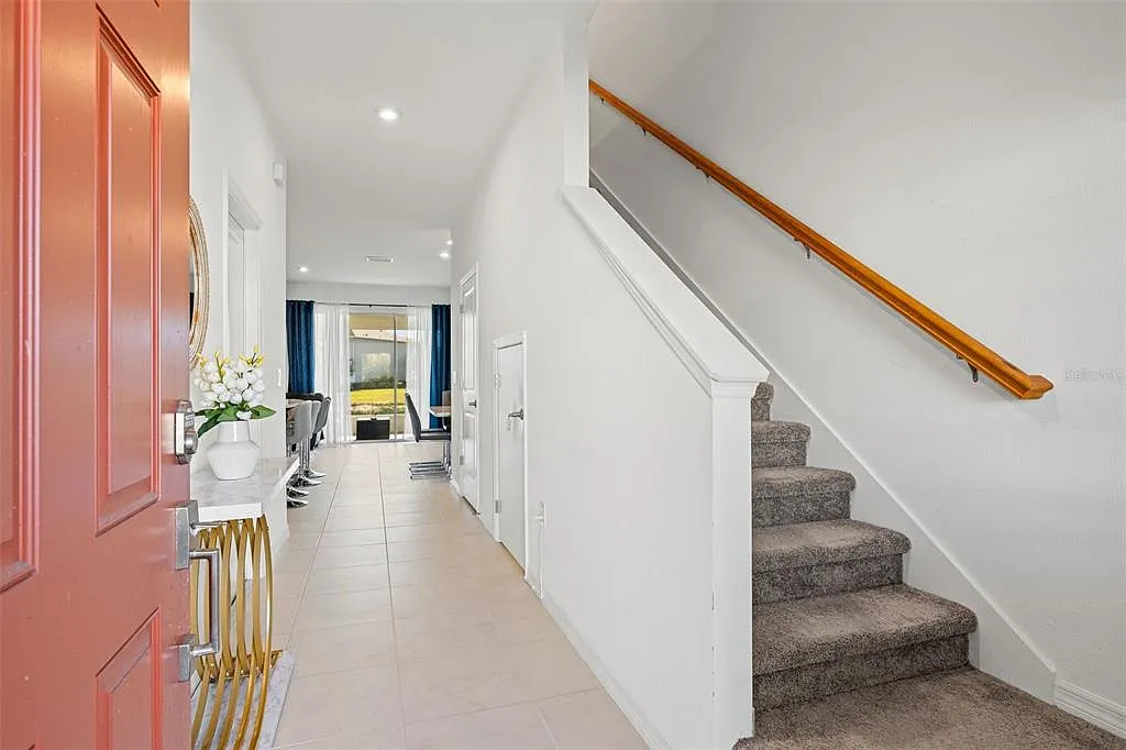 3 bed, 2.5 bath, 1373 sqft, $2,000 — Photo 3