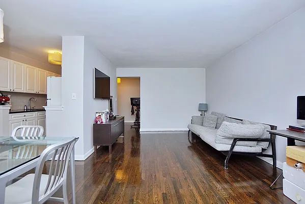 Sold by PRENDAMANO REAL ESTATE | media 26