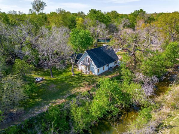 332 Ash Creek Dr W, Azle, TX 76020