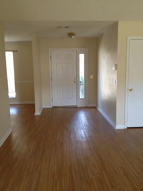3 bed 2 bath/Fenced yard. Convenient to I-95, Richmond Hill schools, and shopping. — Photo 3