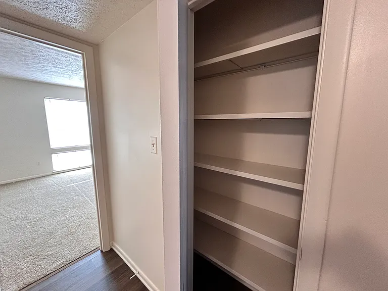 Huntingwood Apartments — Photo 5
