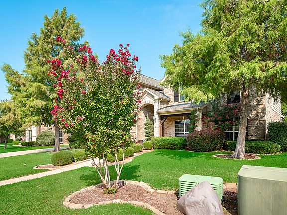3rd image of 2505 Chambray Ln