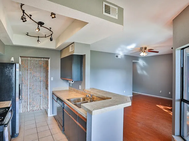 4711 Spicewood Springs Rd #182 — Photo 8