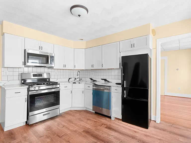 15 Oakland Ave #3 — Photo 1