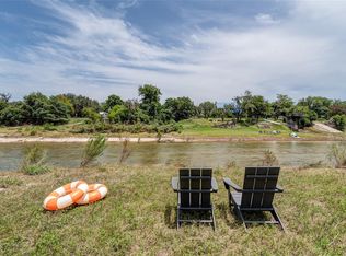 1424 Lakeshore Dr N, Bandera, TX 78003