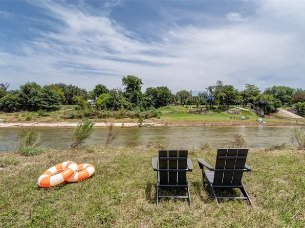 1424 Lakeshore Dr N, Bandera, TX 78003