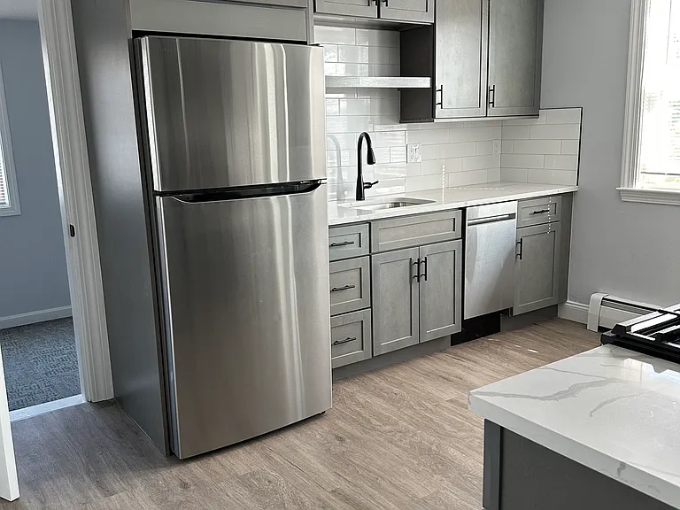 529 Lincoln Ave #4 — Photo 4