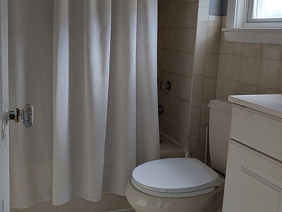 4th image of 38 North Ave E #1