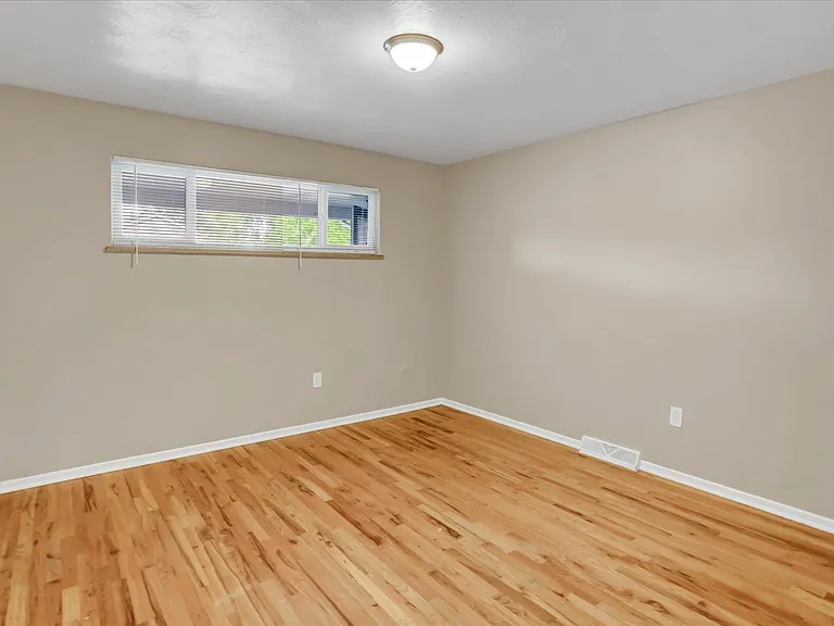 5423 S Fox St — Photo 10