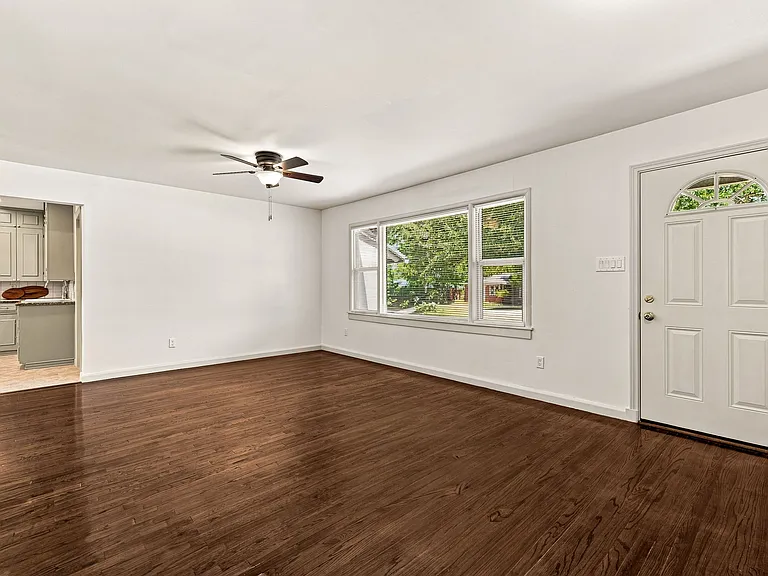 310 Hillcrest Ave — Photo 6