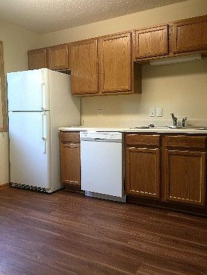 4th image of 151-179 W Lind St #17788156