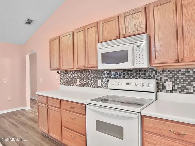 11 Wheatfield Dr — Photo 12