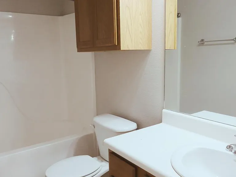1100 Woodlawn Ave #64 — Photo 10