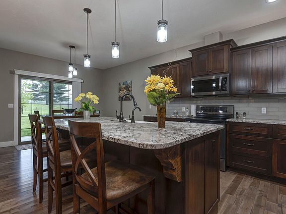 4th image of 2409 Walnut Grove Cir