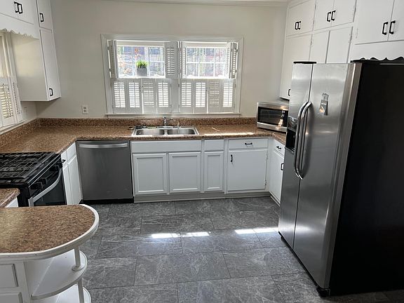 5th image of 1809 McJenkin Dr NE