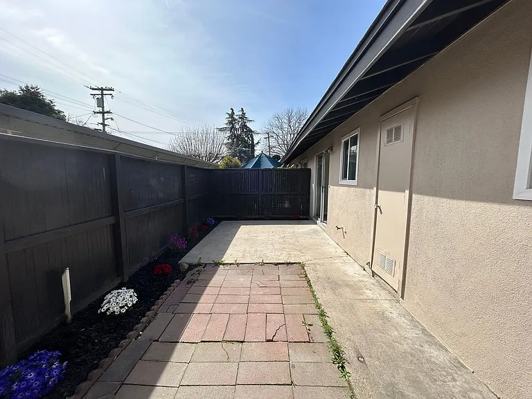 215 Floyd Ave #34 — Photo 12