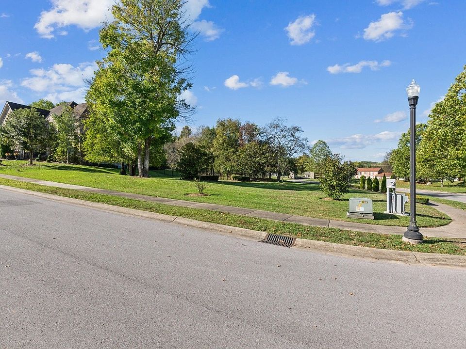 2nd image of 164 Hamilton Springs Blvd