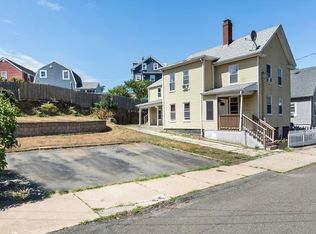 37 Oak St, Peabody, MA 01960