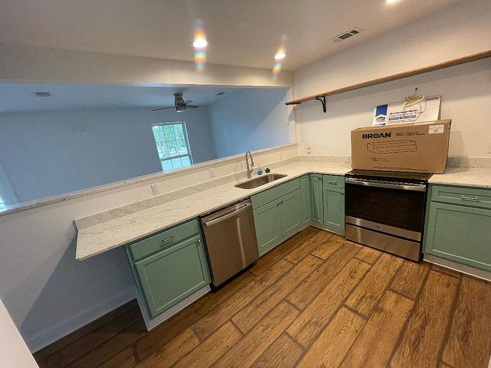 2nd image of 592 Royal Oak Dr #10