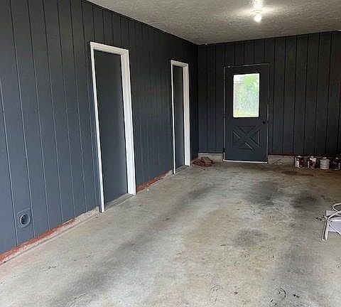 Carport with storage units for A and B. 1 covered spot is included in the rent