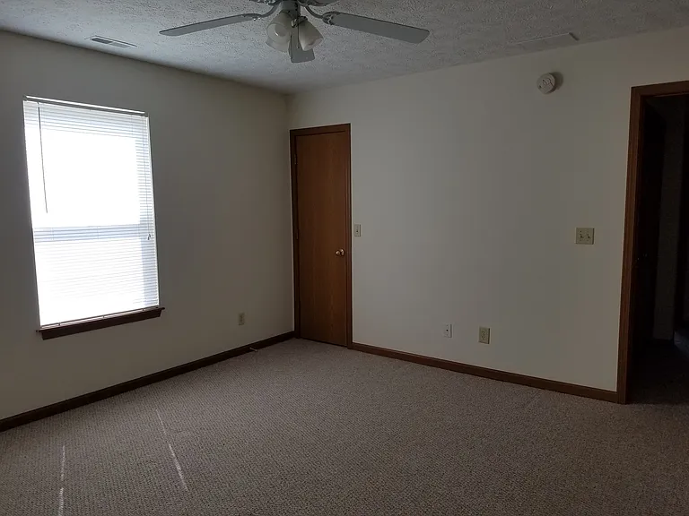 110 Phillips Ct — Photo 9
