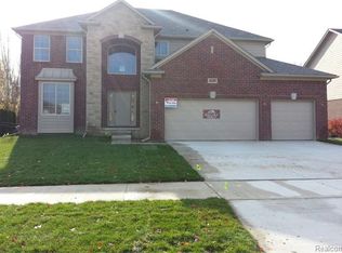 22308 Woodlake Dr, Macomb, MI 48044