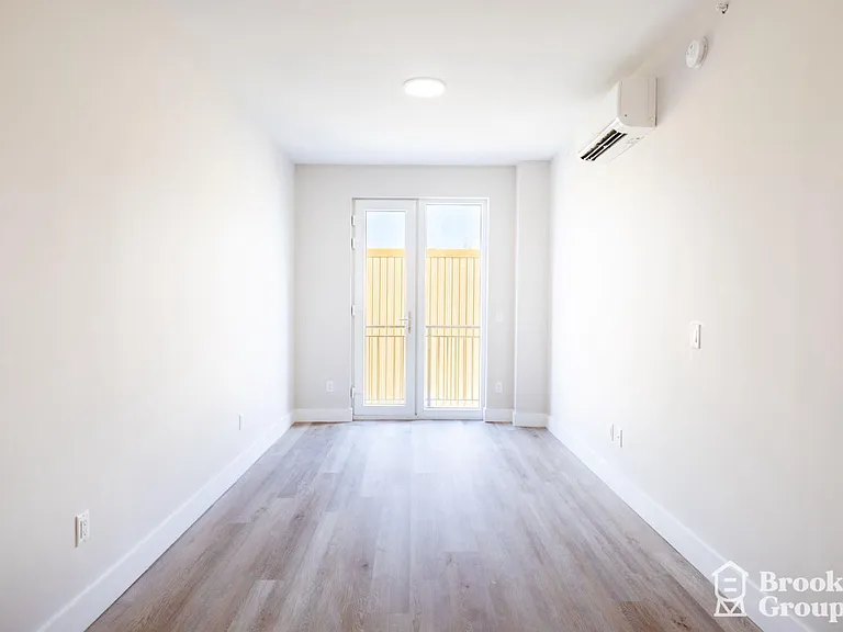 1711 Hancock St #410 — Photo 8