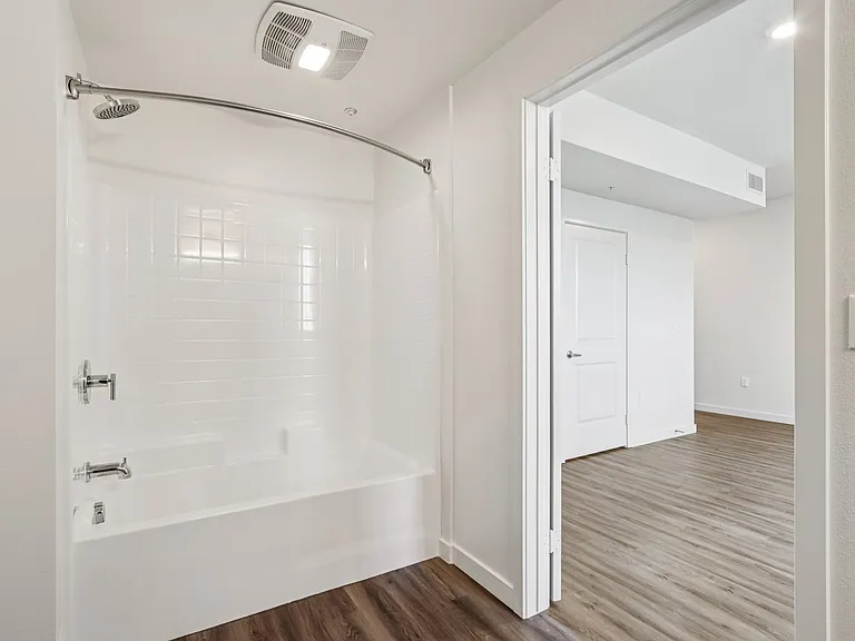Cloud Nine Luxury Apartments — Photo 39