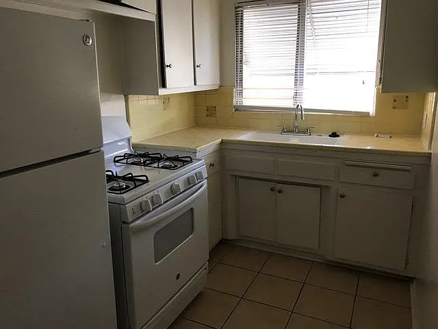319 S Mariposa Ave #1 — Photo 3