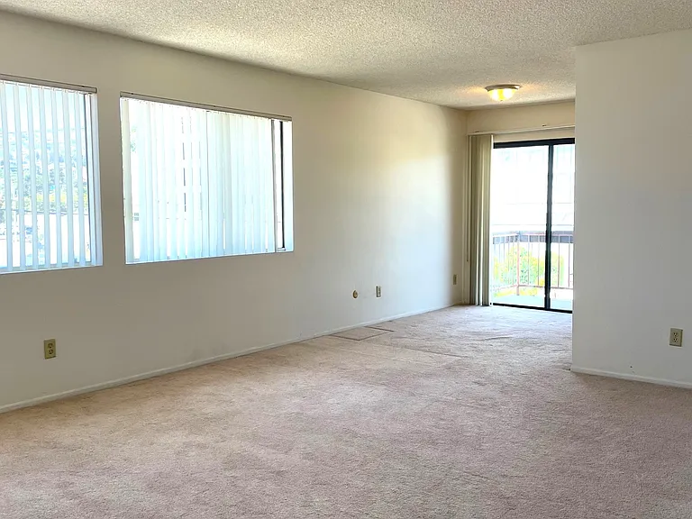 1255 W 7th St #6 — Photo 2