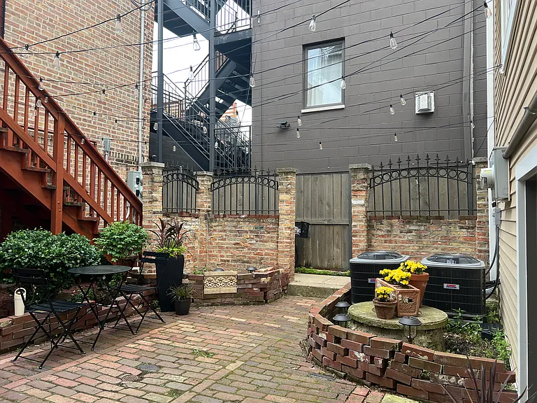 additional view of the courtyard