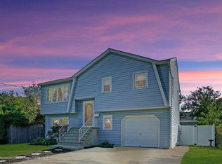 10 Bergen St, Middletown, NJ 07748