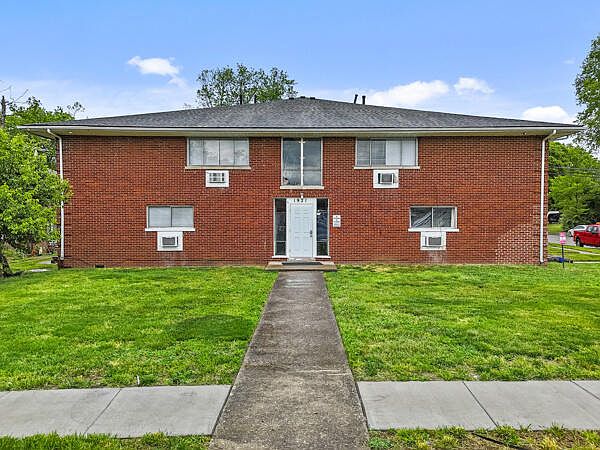 1st image of 1921 Oxford Cir