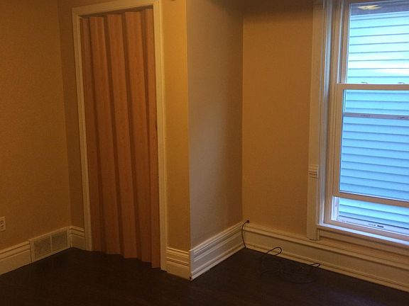 3rd image of 463 Ashland Ave