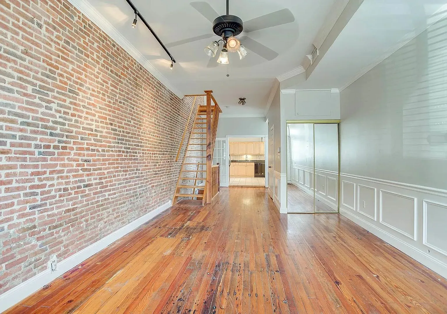 Spacious End Unit Townhouse with Deck and Storage in Highlandtown — Photo 3