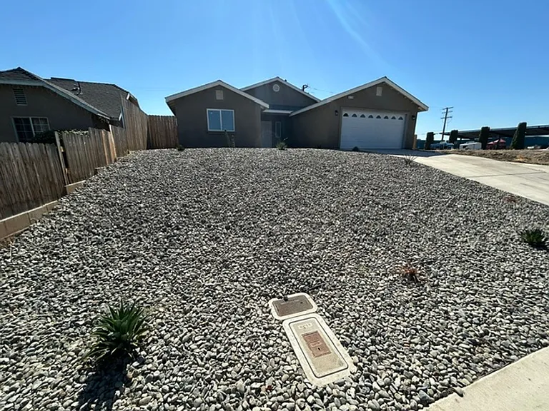 820 N Cypress St — Photo 1