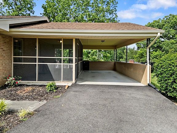 5th image of 1612 Claremont Ct