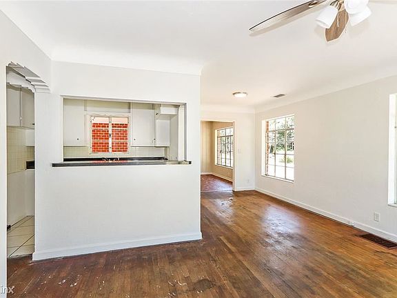 4th image of 2601R Upton St S