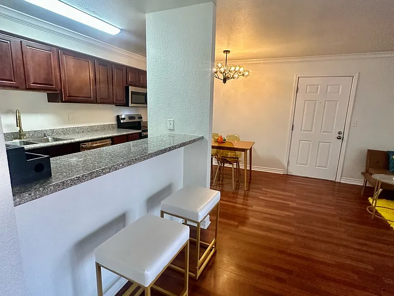 5201 River Glen Dr #166 — Photo 7