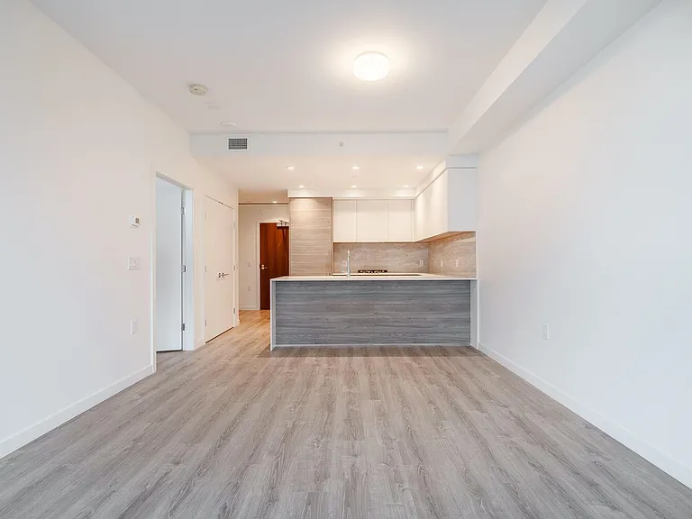 680 Quayside Dr #605 — Photo 1