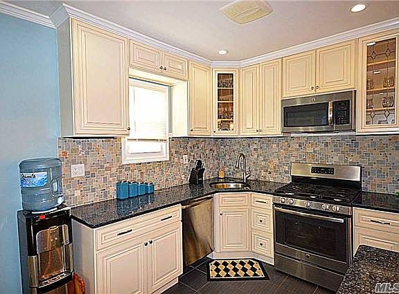 5th image of 13202 Sutter Ave